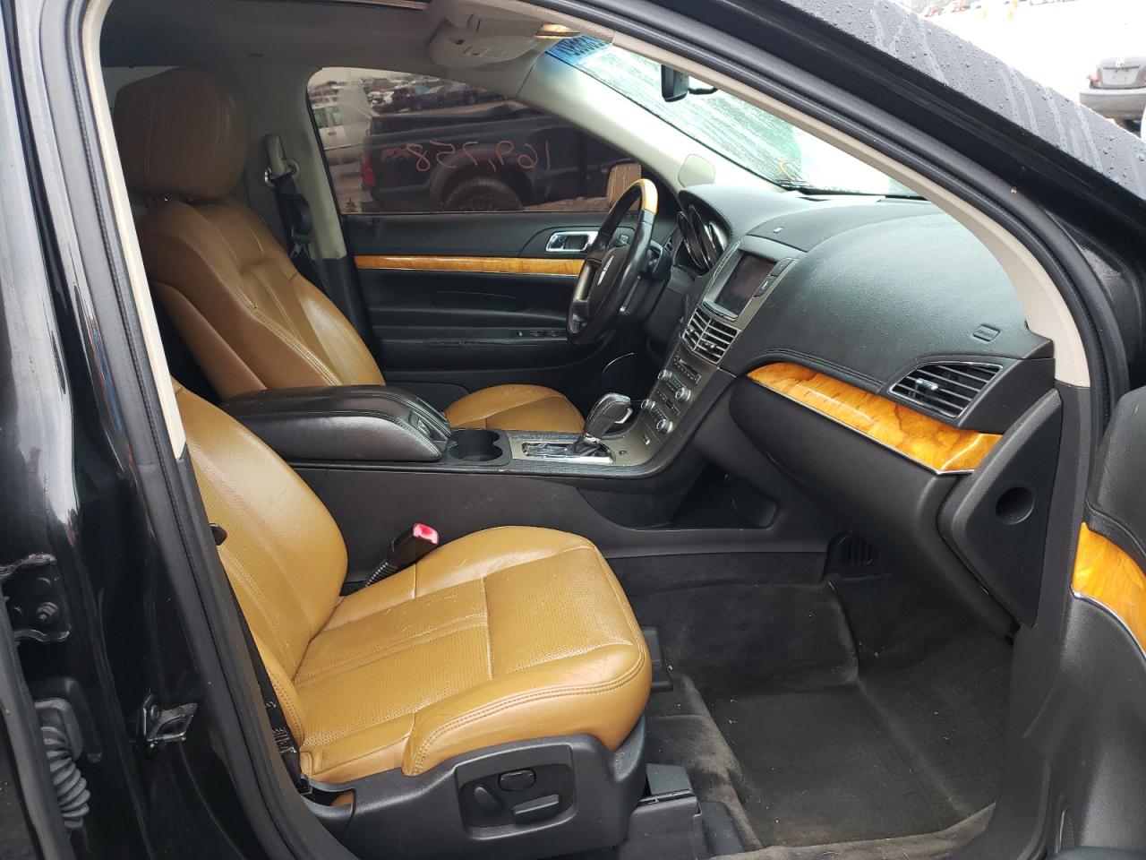 Photo 5 from auction – 2010 LINCOLN MKT with VIN 2LMHJ5AT8ABJ18531