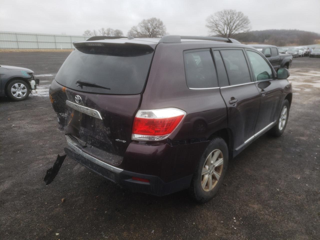 Фото 4 с аукциона – 2013 TOYOTA HIGHLANDER с VIN 5TDBK3EH1DS211665