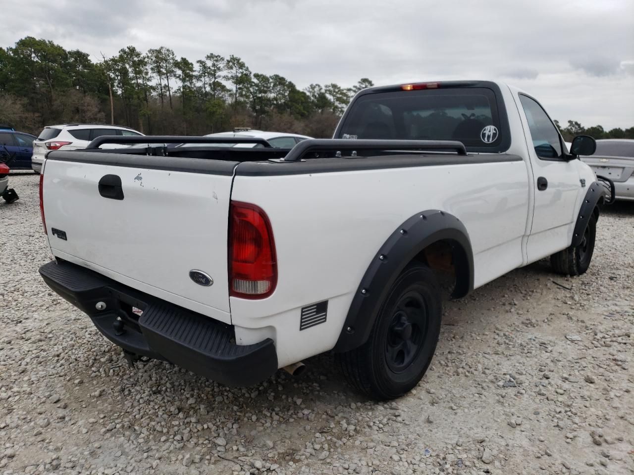 Photo 4 from auction – 2000 FORD F150 with VIN 1FTRF17W2YKA99796