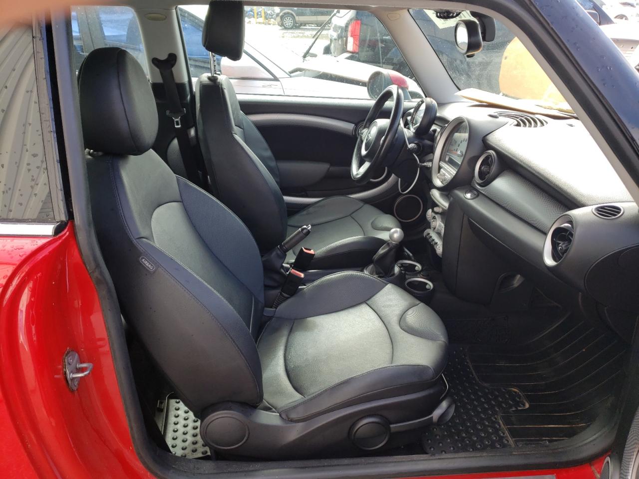 Photo 5 from auction – 2010 MINI COOPER S with VIN WMWMF7C56ATX45638