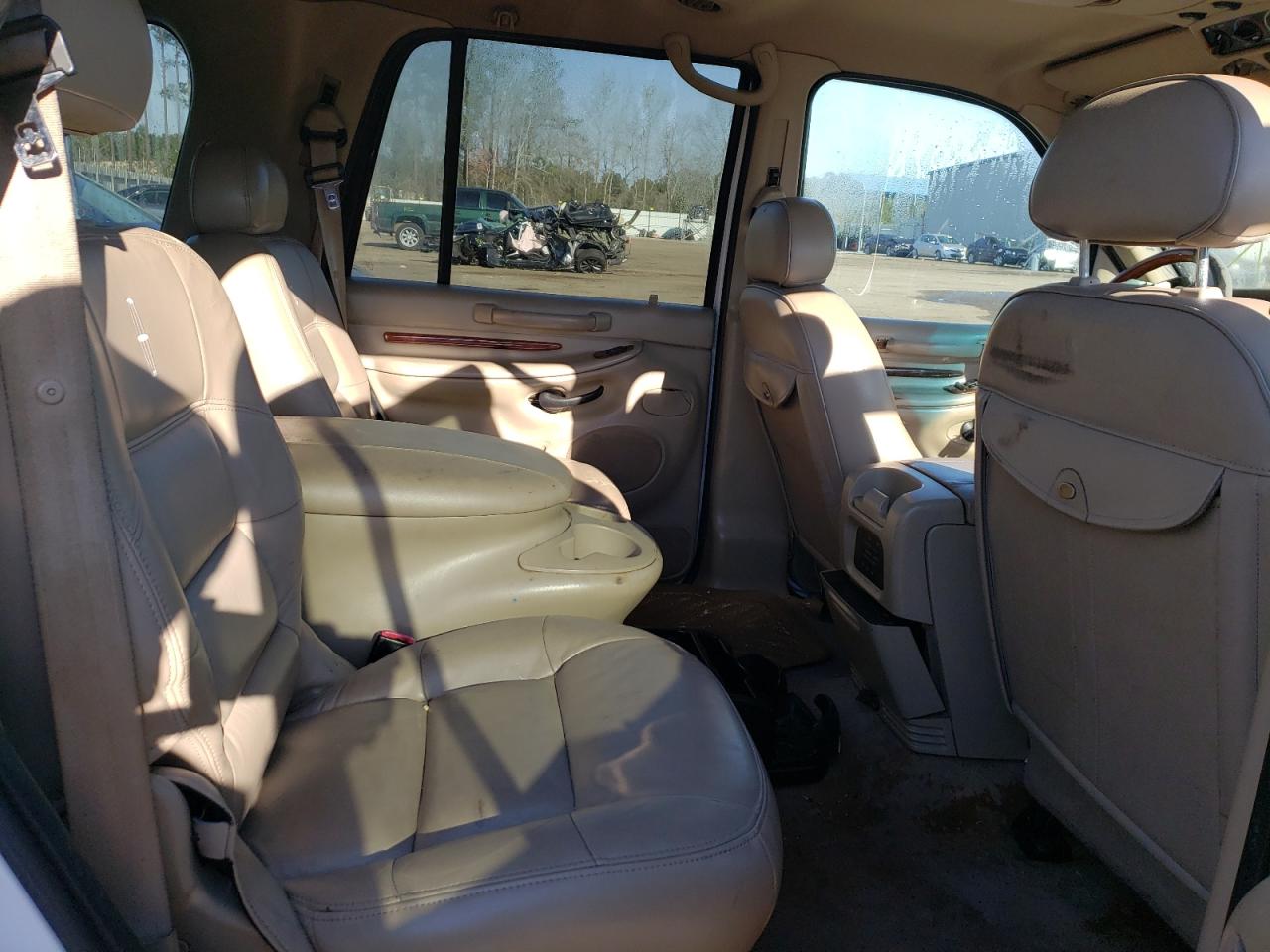 Photo 6 from auction – 2000 LINCOLN NAVIGATOR with VIN 5LMPU28AXYLJ12951