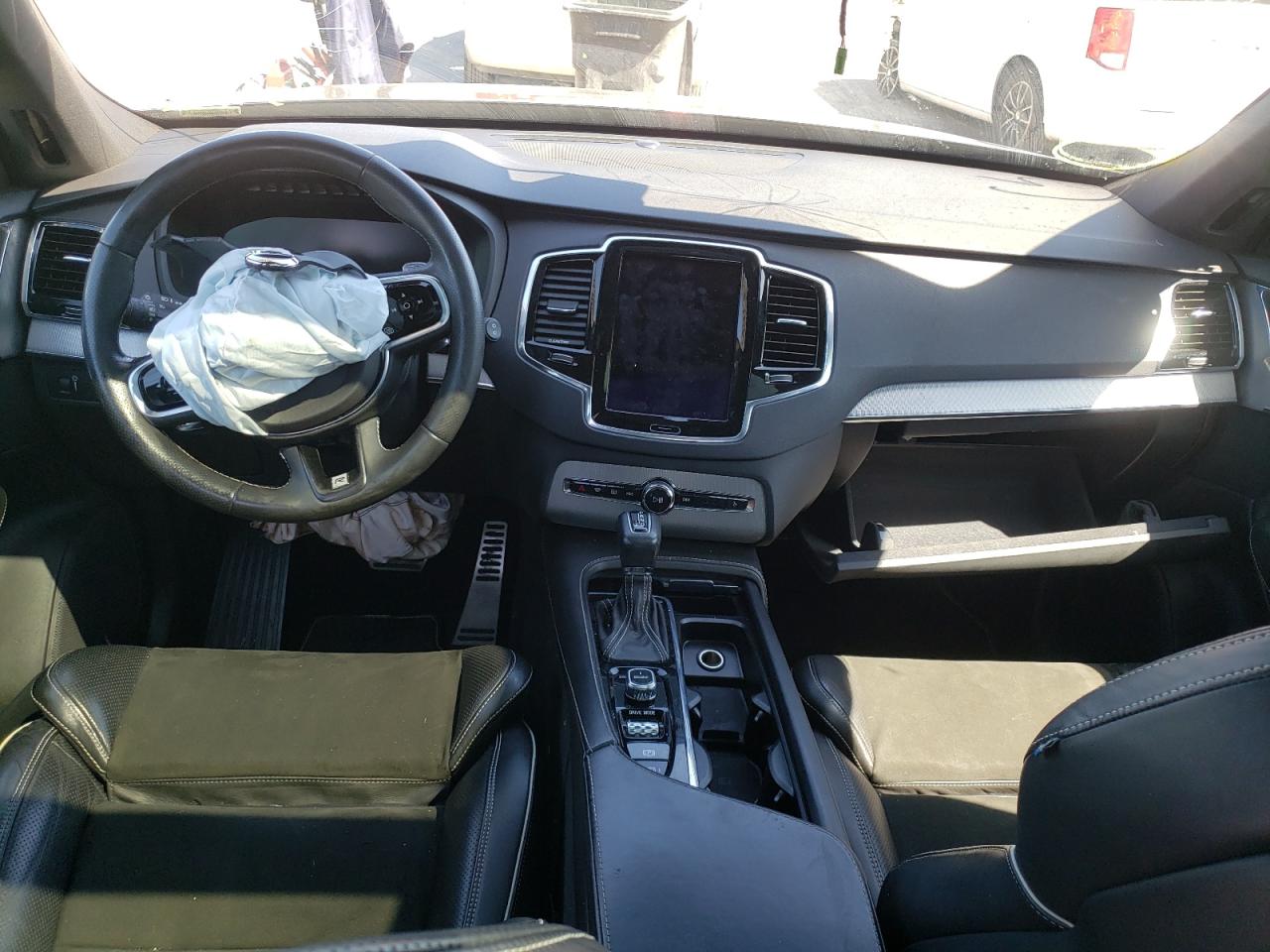 Photo 9 from auction – 2016 VOLVO XC90 T6 with VIN YV4A22PM8G1036300