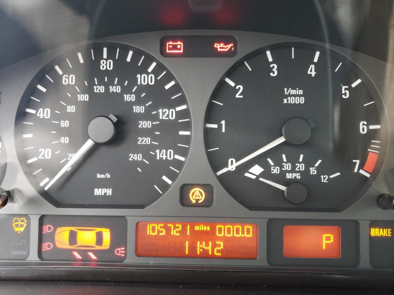Photo 8 from auction – 2005 BMW 325 I with VIN WBAEV33425KW17108