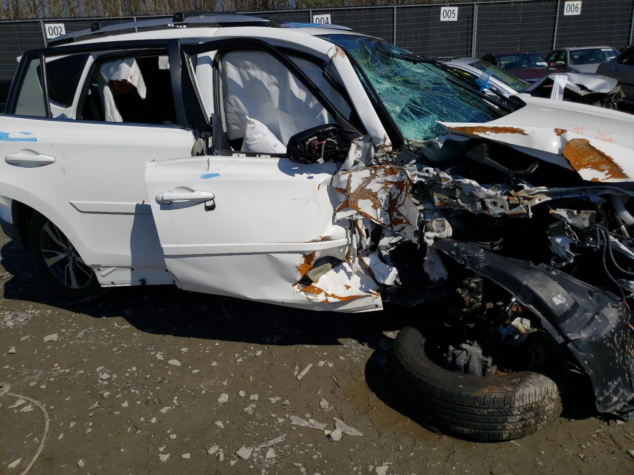 Photo 9 from auction – 2016 TOYOTA RAV4 XLE with VIN 2T3RFREV2GW507681