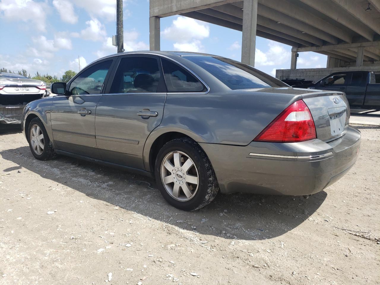 Photo 3 from auction – 2005 FORD FIVE HUNDR with VIN 1FAFP231X5G192957
