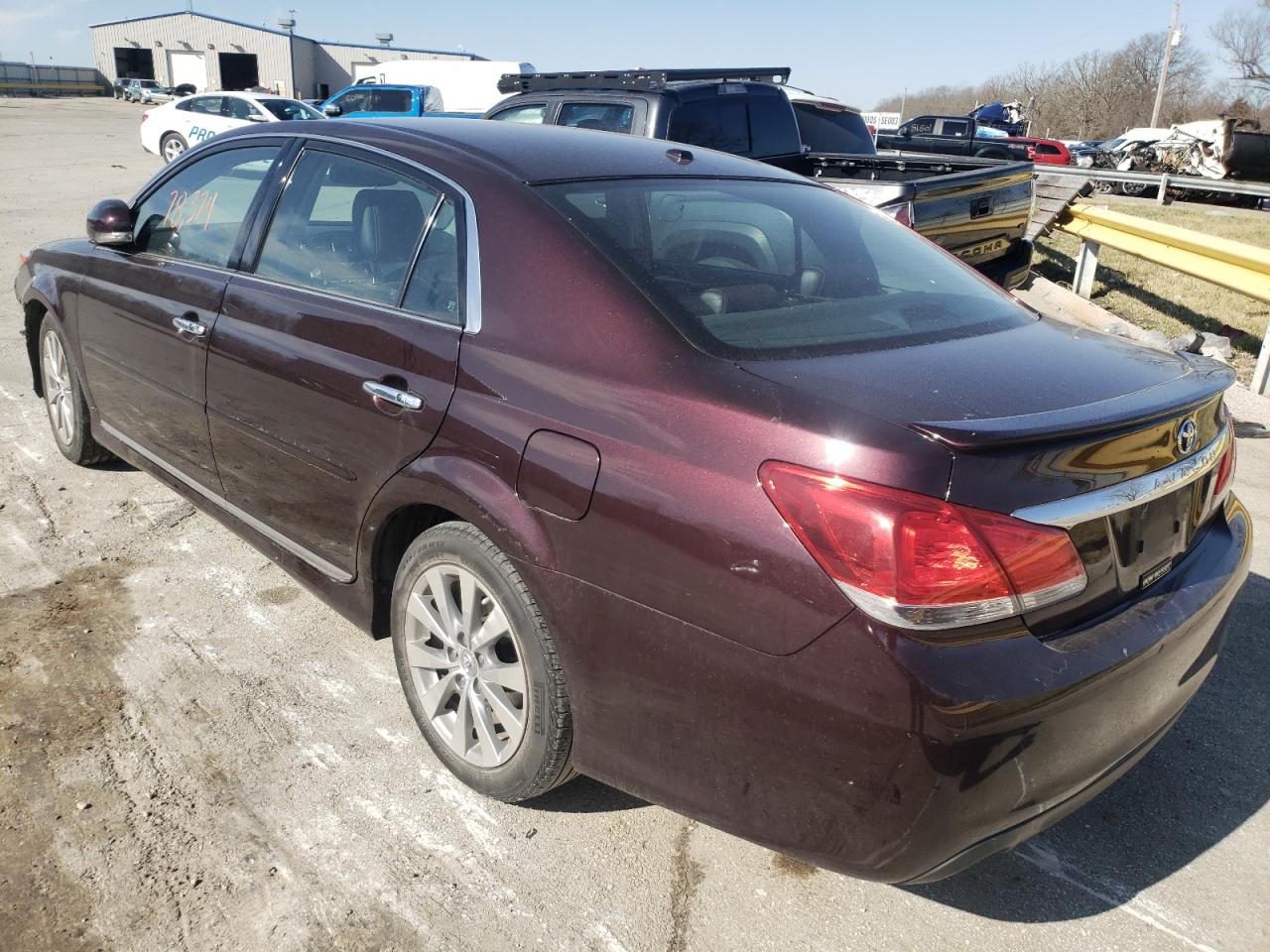 Zdjęcie 3 z aukcji – 2011 TOYOTA AVALON BAS z VIN 4T1BK3DB6BU412513