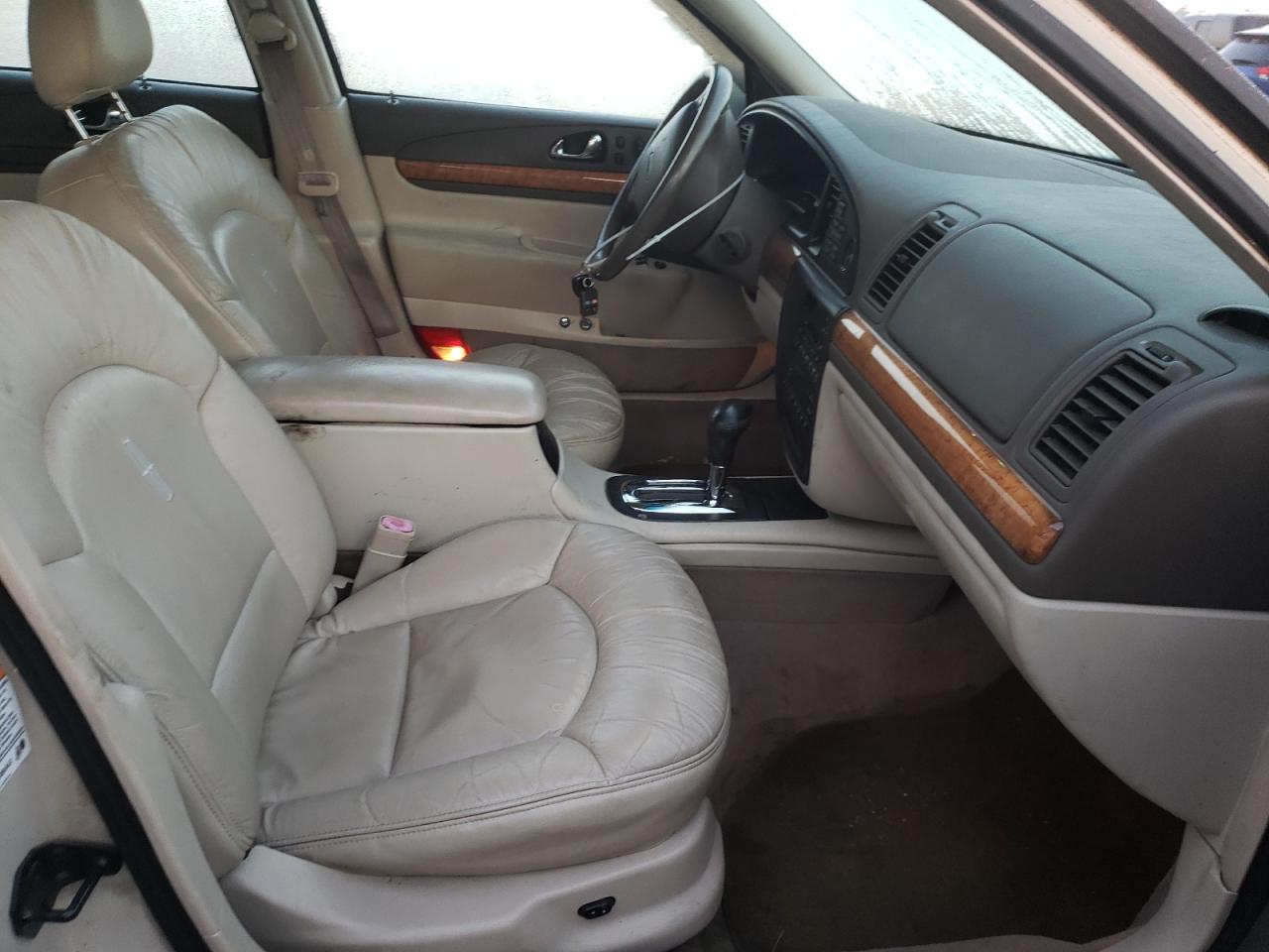 Photo 5 from auction – 2002 LINCOLN CONTINENTA with VIN 1LNHM97V42Y700035