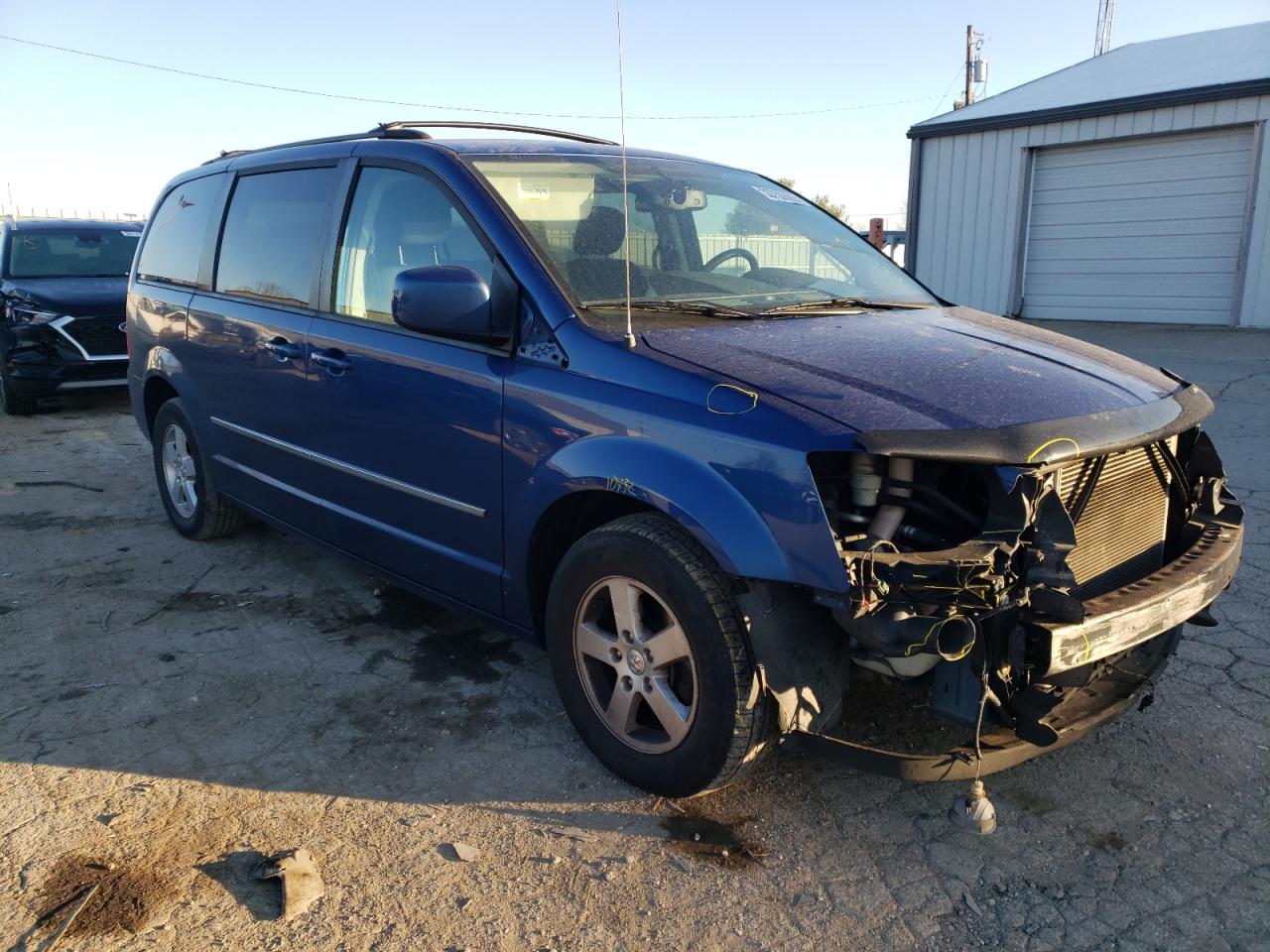 DODGE GRAND CARA 2010 con VIN 2D4RN5DX7AR220873 - Foto de la subasta