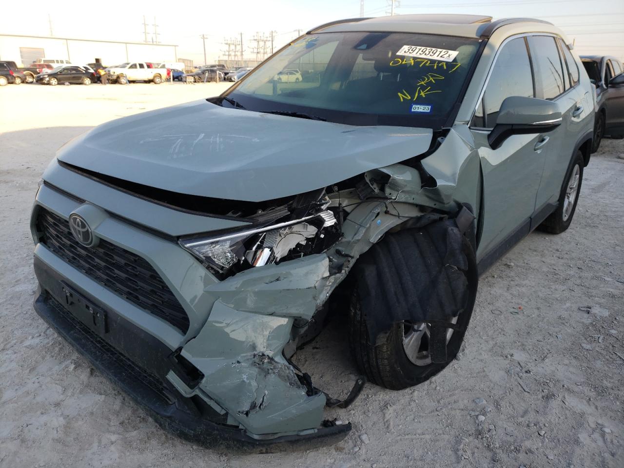 Photo 2 from auction – 2020 TOYOTA RAV4 XLE with VIN JTMW1RFVXLD047497