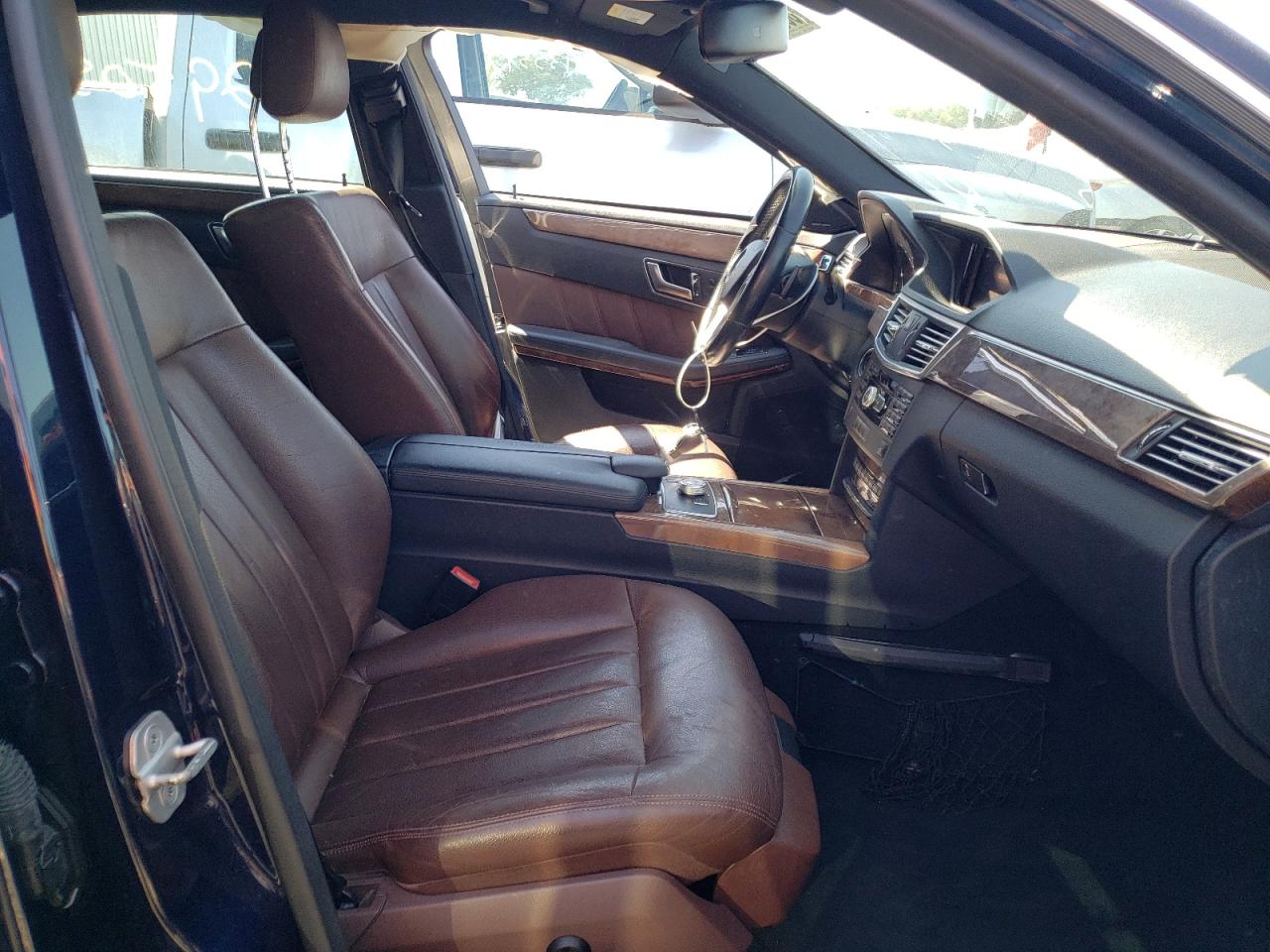 Photo 5 from auction – 2012 MERCEDES-BENZ E 350 with VIN WDDHF5KB2CA529435