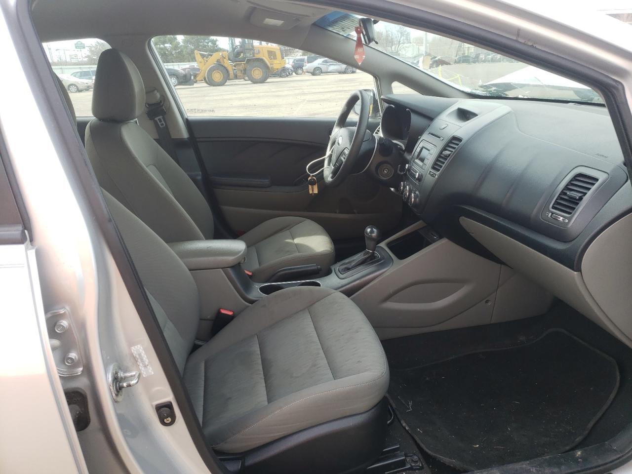 Photo 5 from auction – 2015 KIA FORTE LX with VIN KNAFK4A60F5379072