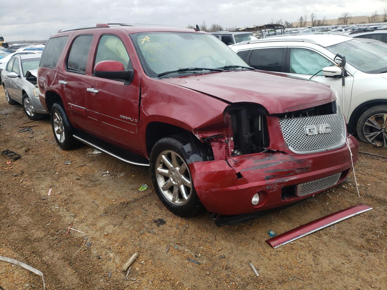 GMC YUKON DENA 2008 with VIN 1GKFK638X8J136767 - Photo from auction