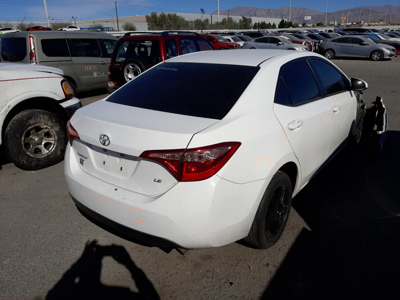 Photo 4 from auction – 2018 TOYOTA COROLLA L with VIN 5YFBURHE5JP756416