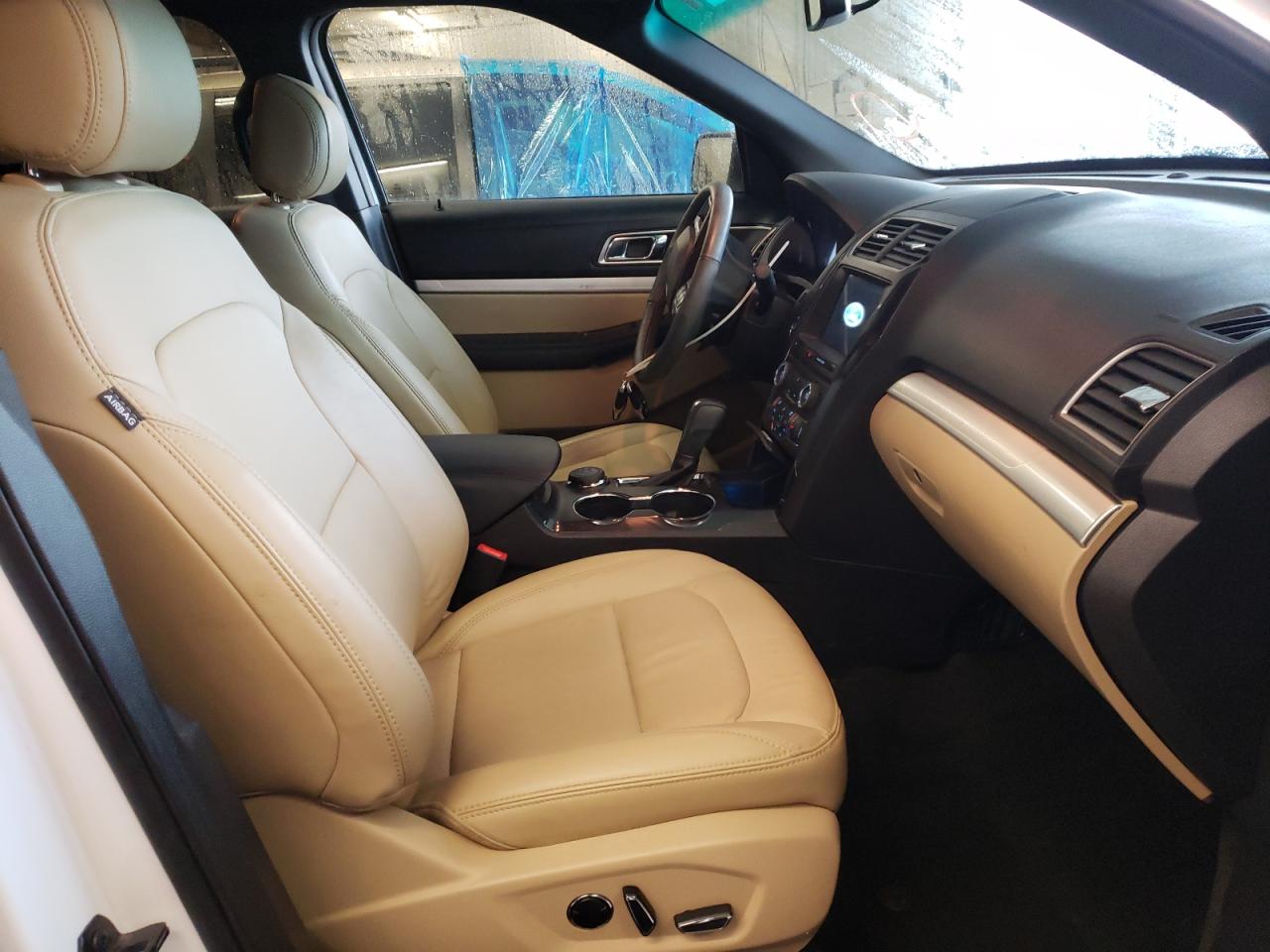 Zdjęcie 5 z aukcji – 2017 FORD EXPLORER X z VIN 1FM5K8D80HGA40821