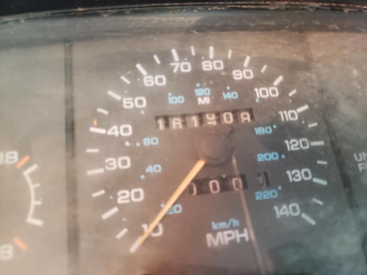Photo 8 from auction – 1992 CHRYSLER LEBARON with VIN 1C3XU4534NF208582