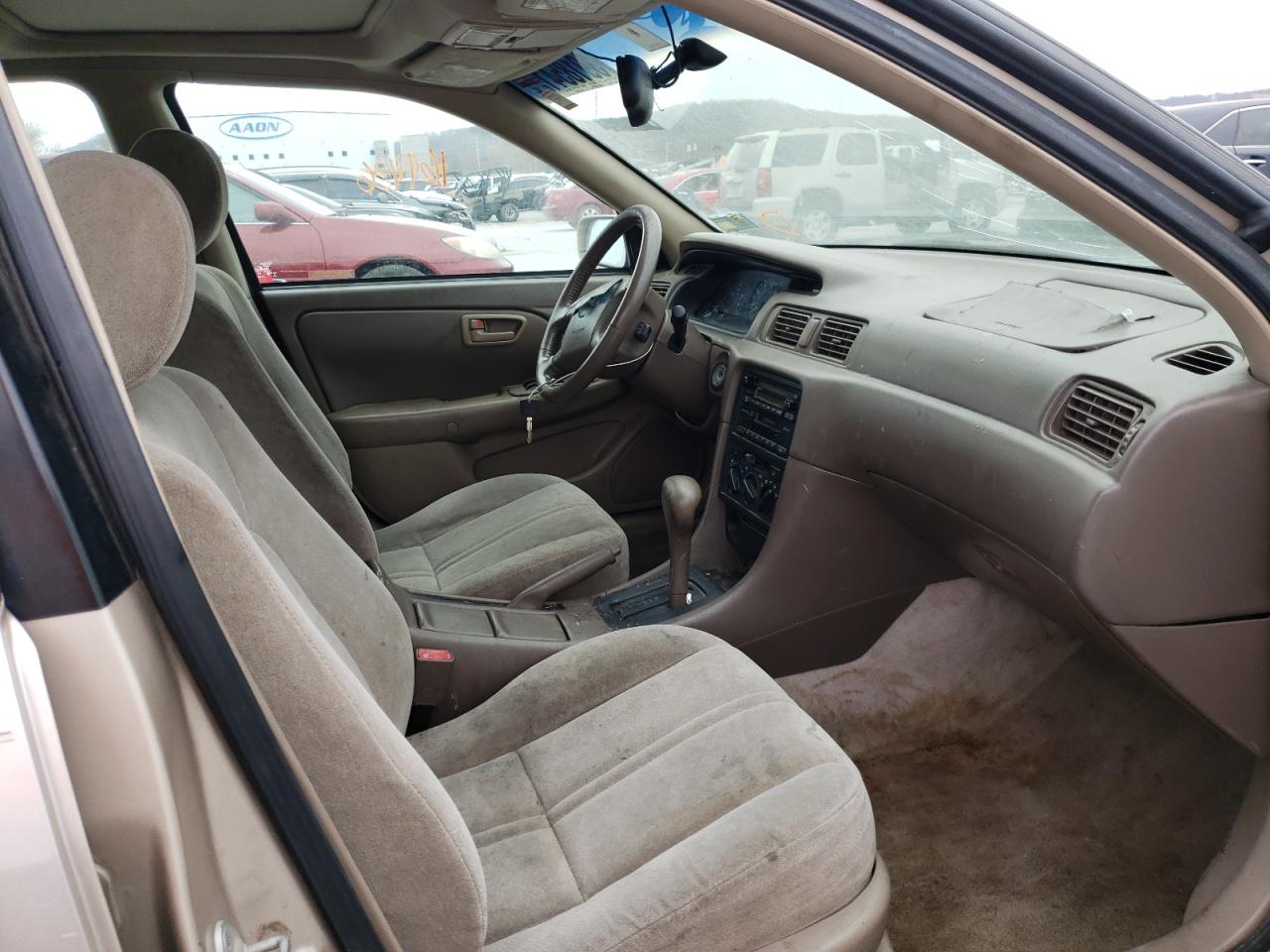 Photo 5 from auction – 1998 TOYOTA CAMRY CE with VIN 4T1BF28K0WU063234