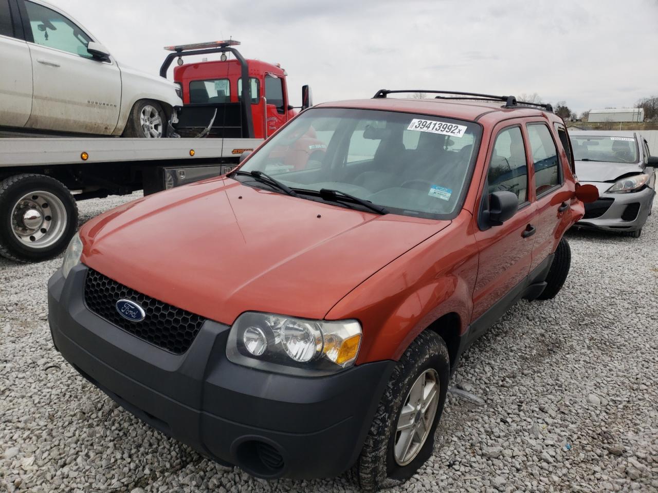 Photo 2 from auction – 2006 FORD ESCAPE XLS with VIN 1FMYU02Z46KB00341