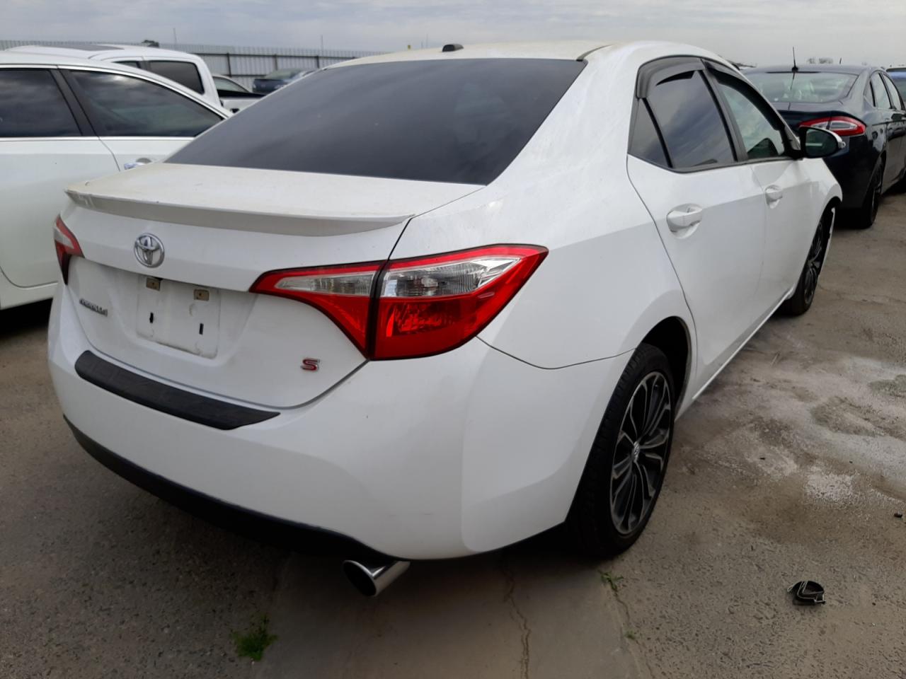 Photo 4 from auction – 2015 TOYOTA COROLLA L with VIN 5YFBURHE9FP190669