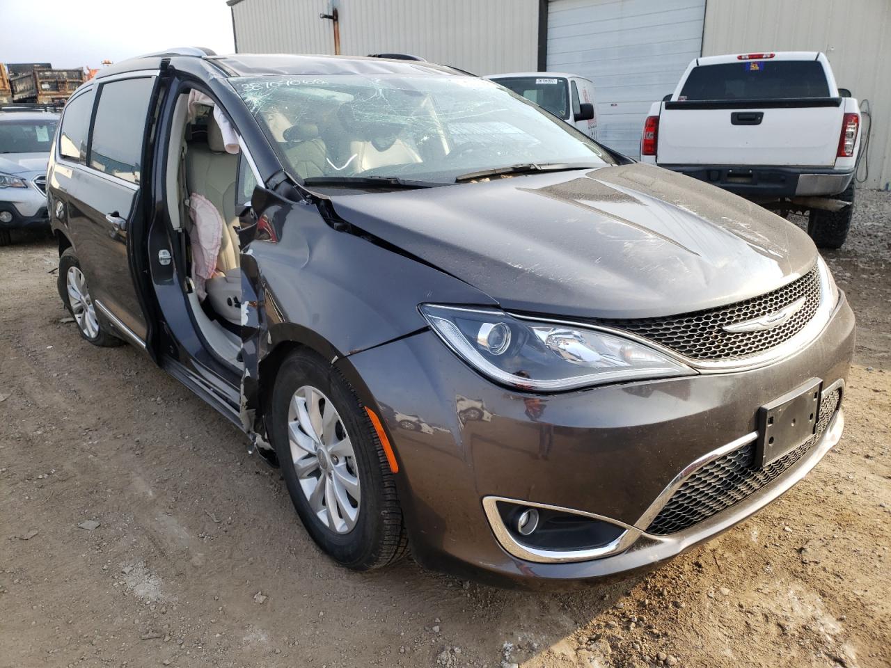 CHRYSLER PACIFICA T 2019 with VIN 2C4RC1BG1KR703372 - Photo from auction