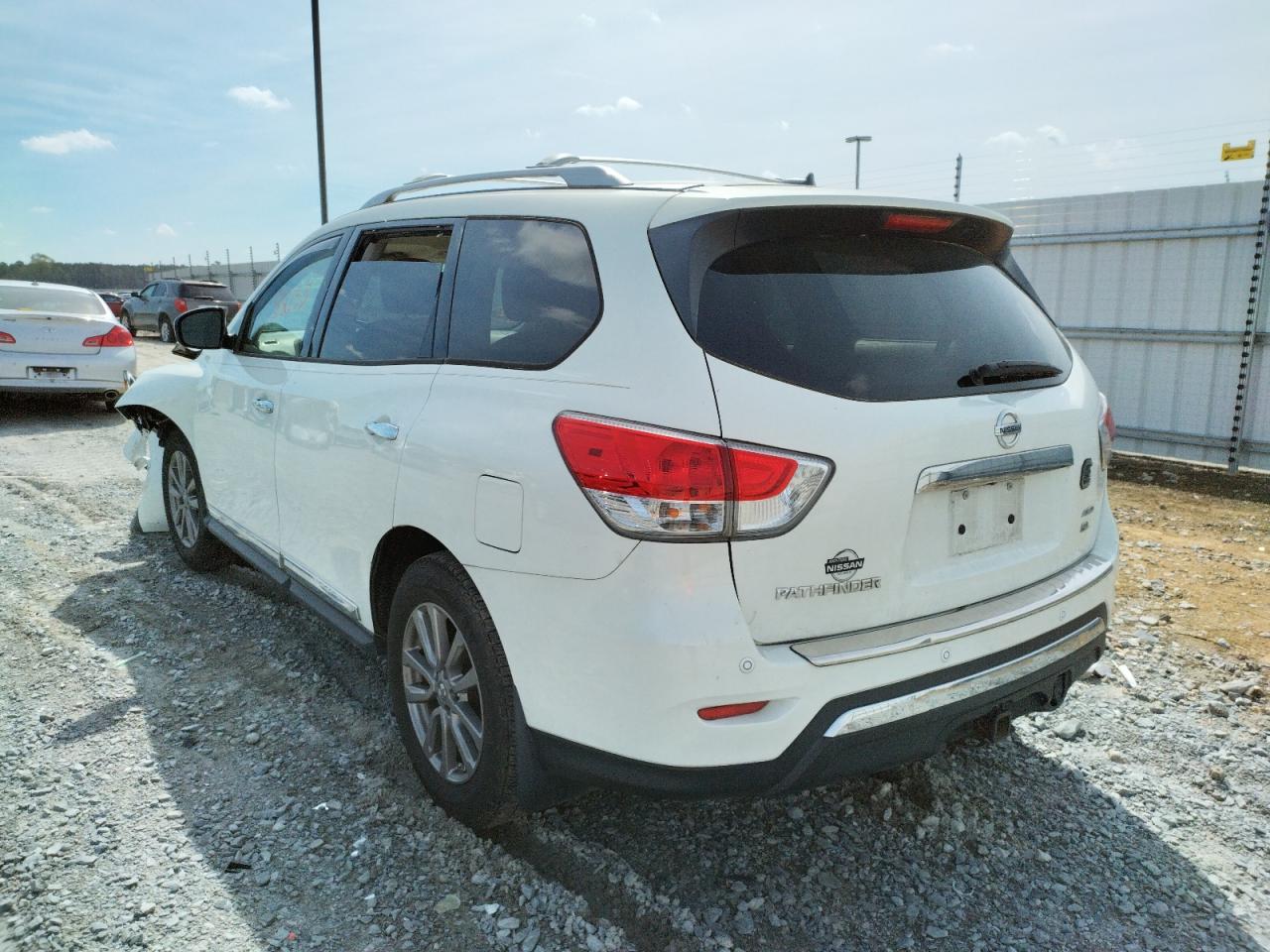 Photo 3 from auction – 2014 NISSAN PATHFINDER with VIN 5N1AR2MM4EC705257