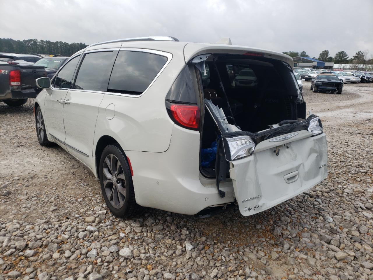 Photo 3 from auction – 2017 CHRYSLER PACIFICA L with VIN 2C4RC1GG0HR602843