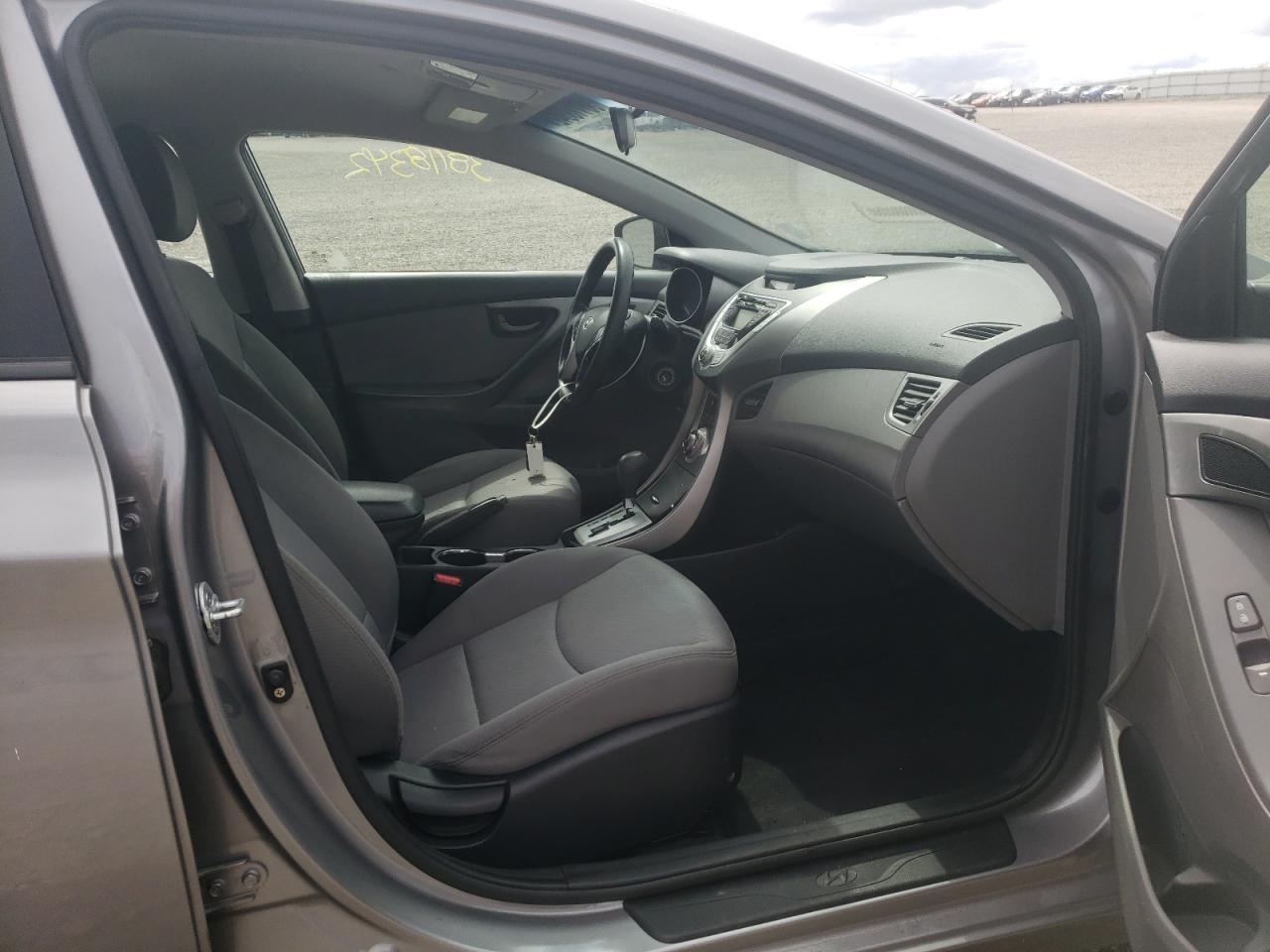 Photo 5 from auction – 2011 HYUNDAI ELANTRA GL with VIN KMHDH4AE8BU095636