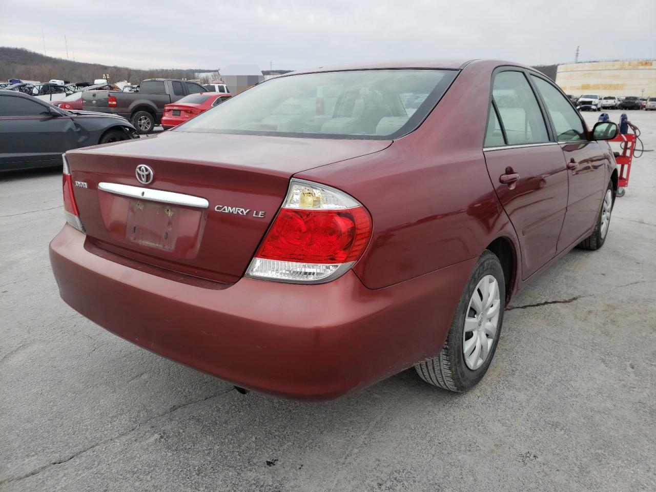 Photo 4 from auction – 2005 TOYOTA CAMRY LE with VIN 4T1BE32K85U070254