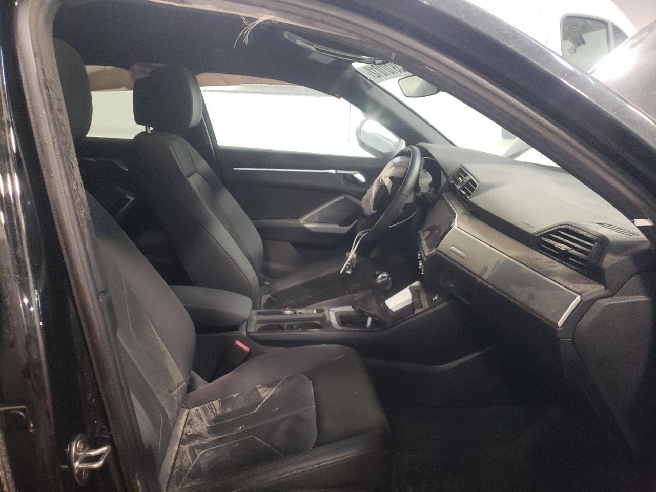 Photo 5 from auction – 2020 AUDI Q3 PREMIUM with VIN WA1DECF38L1091128