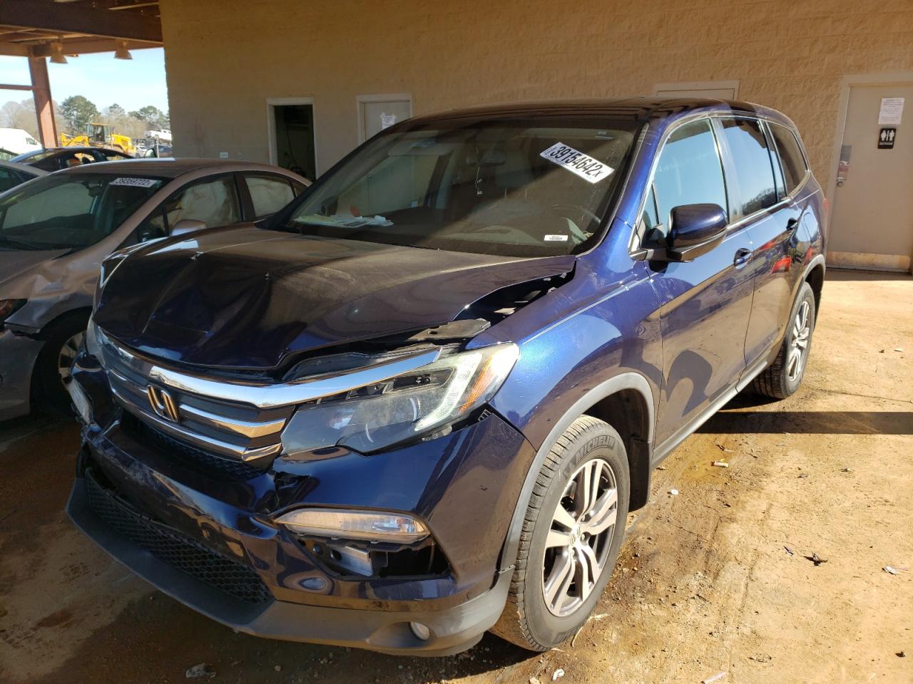 Photo 2 from auction – 2016 HONDA PILOT EXL with VIN 5FNYF6H56GB033469