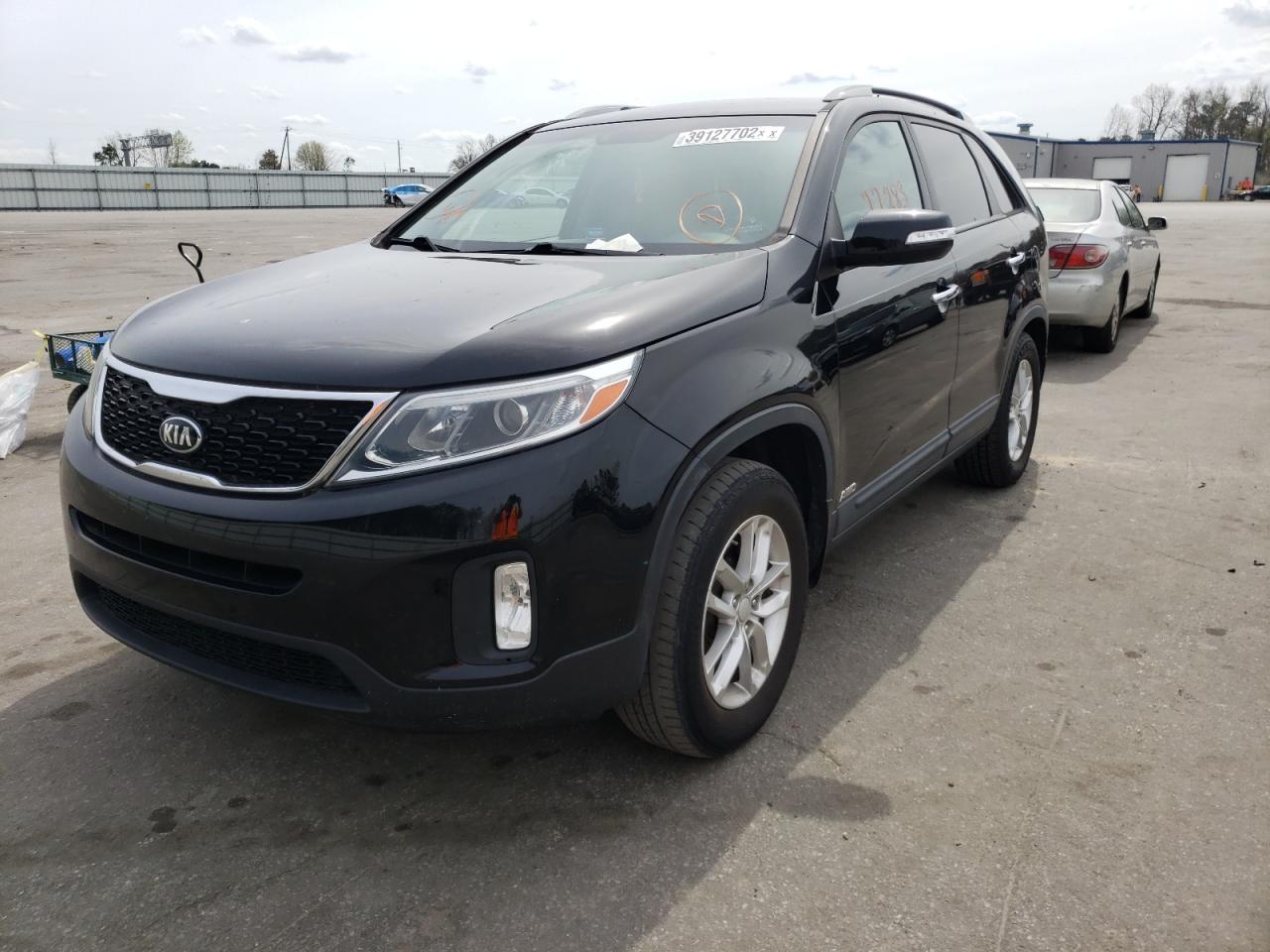 Photo 2 from auction – 2015 KIA SORENTO LX with VIN 5XYKTDA74FG613793