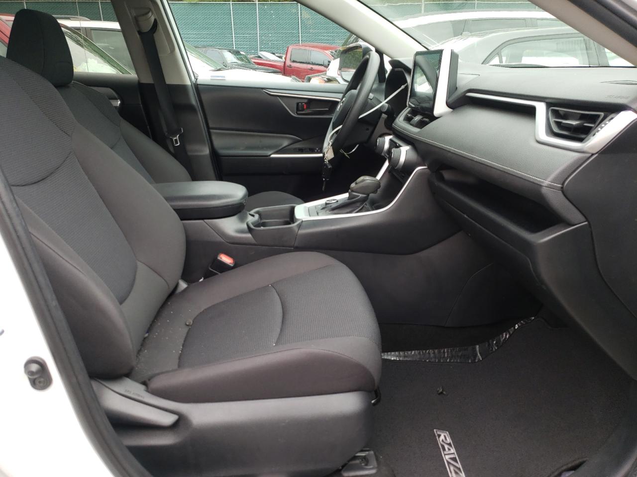 Photo 5 from auction – 2019 TOYOTA RAV4 LE with VIN 2T3MWRFV8KW026688