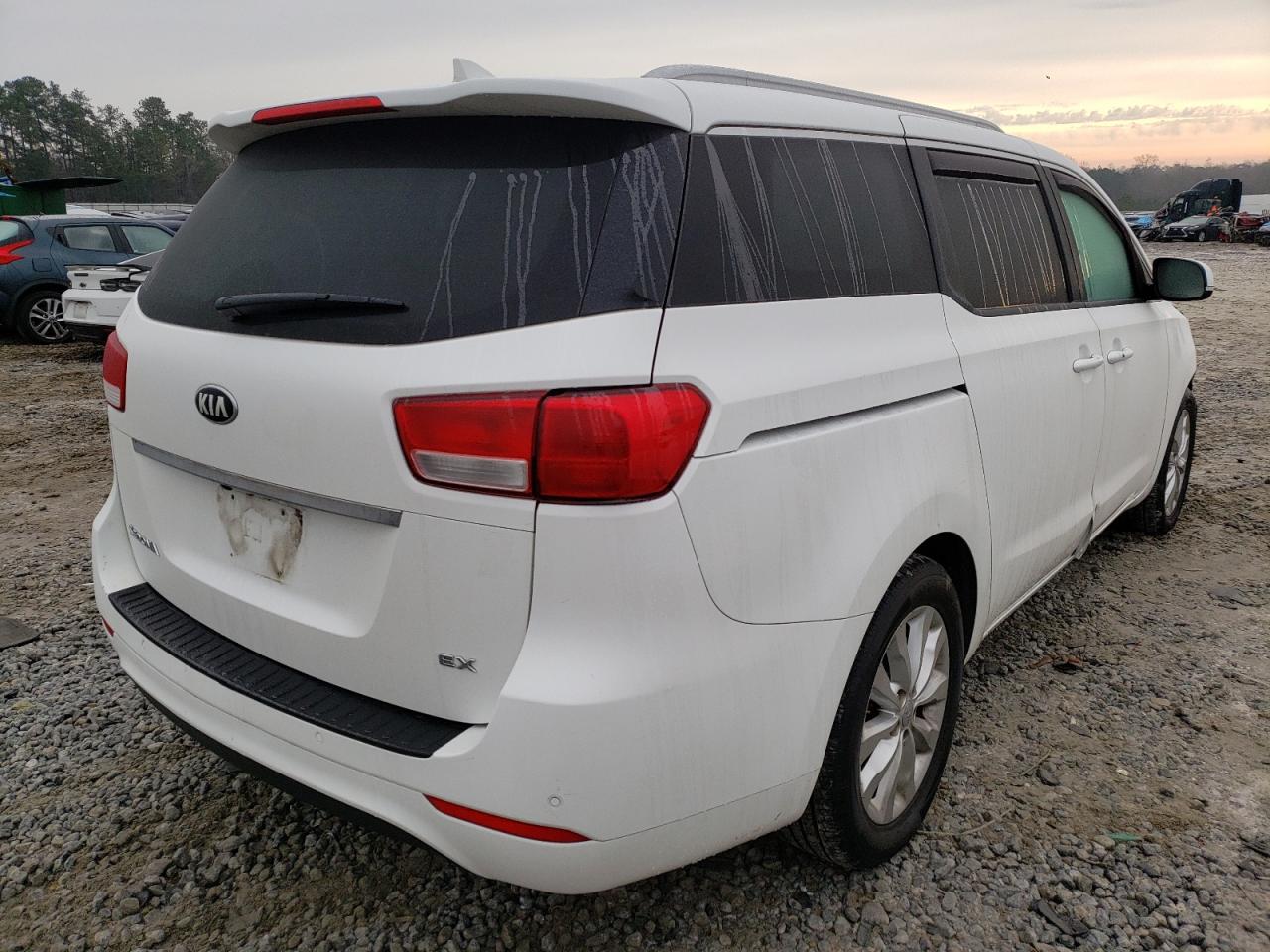 Photo 4 from auction – 2015 KIA SEDONA EX with VIN KNDMC5C1XF6023396