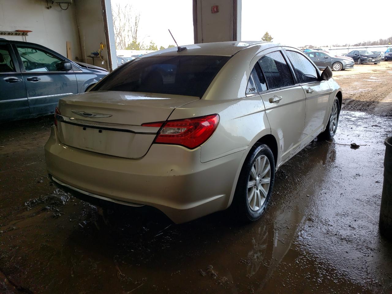 Photo 4 from auction – 2013 CHRYSLER 200 TOURIN with VIN 1C3CCBBB3DN672937