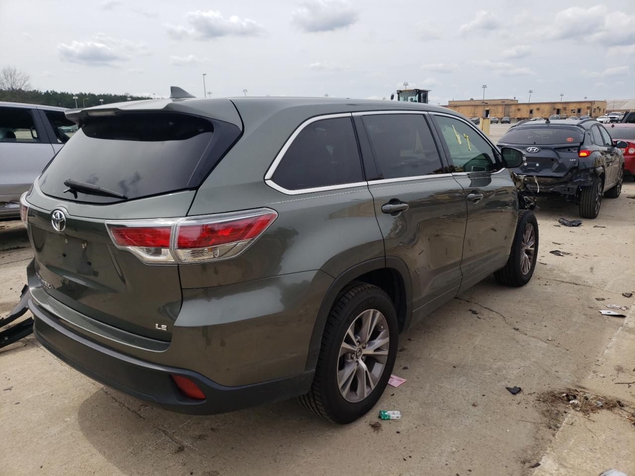 Photo 4 from auction – 2016 TOYOTA HIGHLANDER with VIN 5TDZKRFH4GS153376
