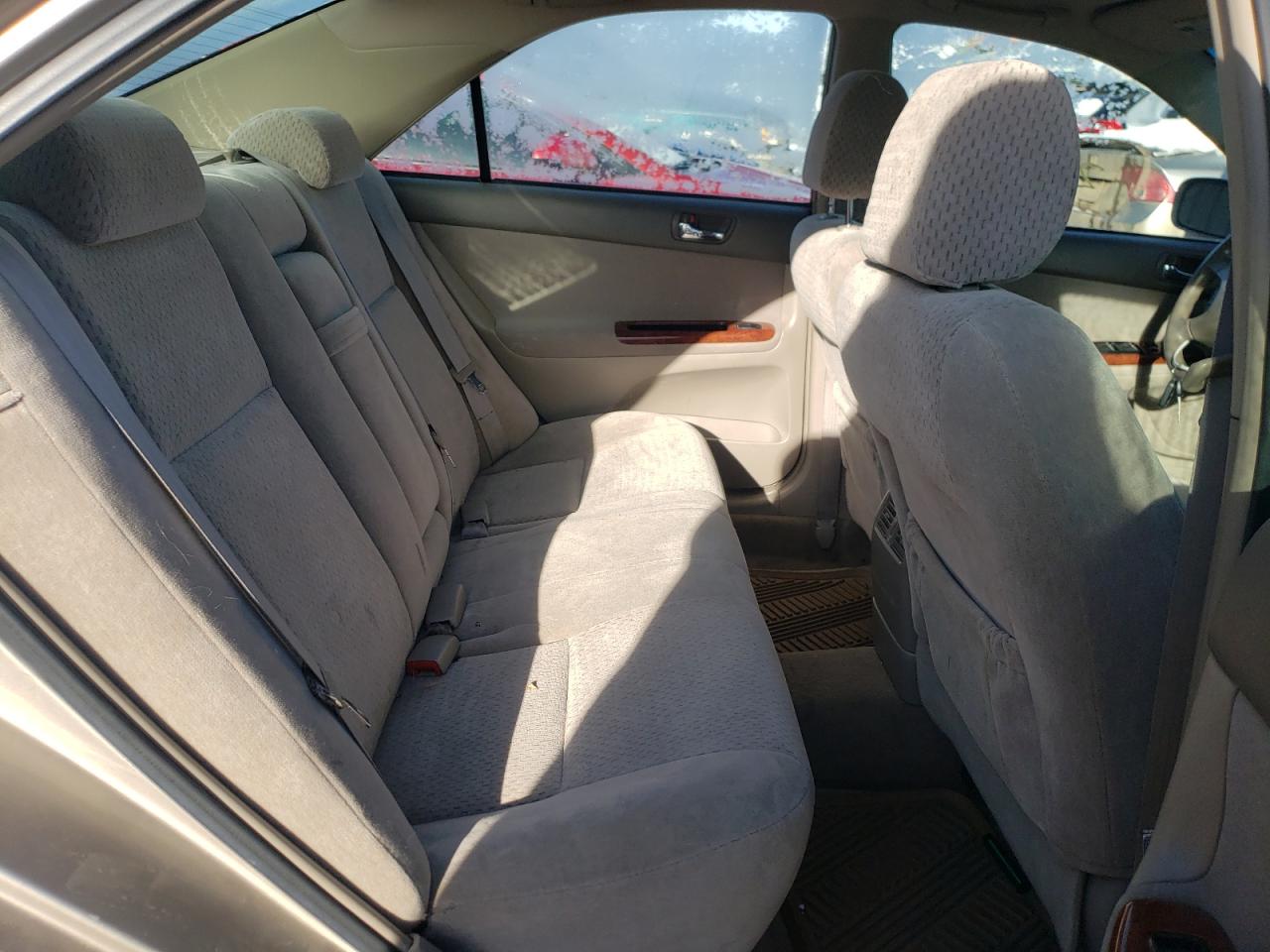 Photo 6 from auction – 2004 TOYOTA CAMRY LE with VIN 4T1BE32K14U894823