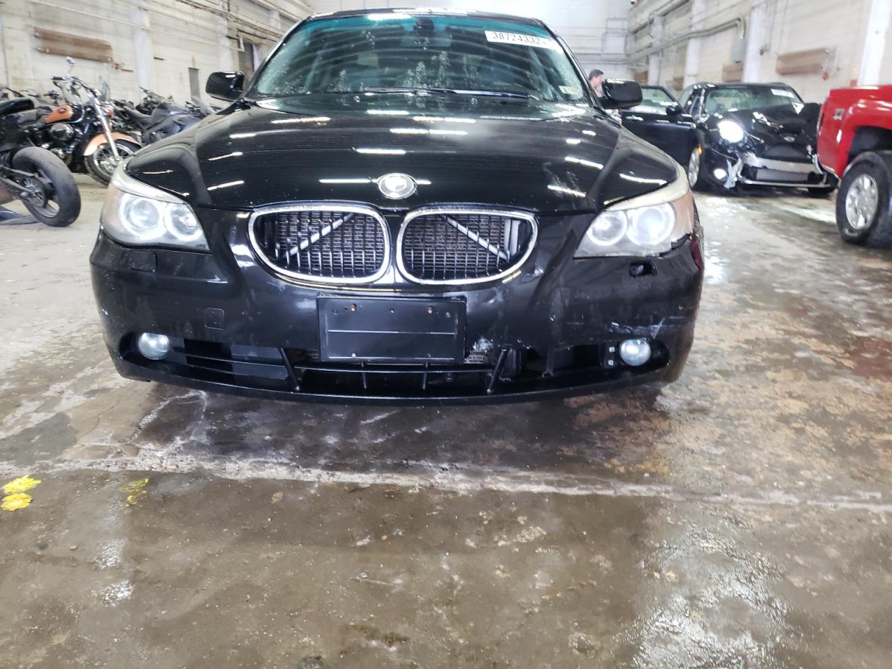 Photo 9 from auction – 2006 BMW 530 I with VIN WBANE73596CM31755
