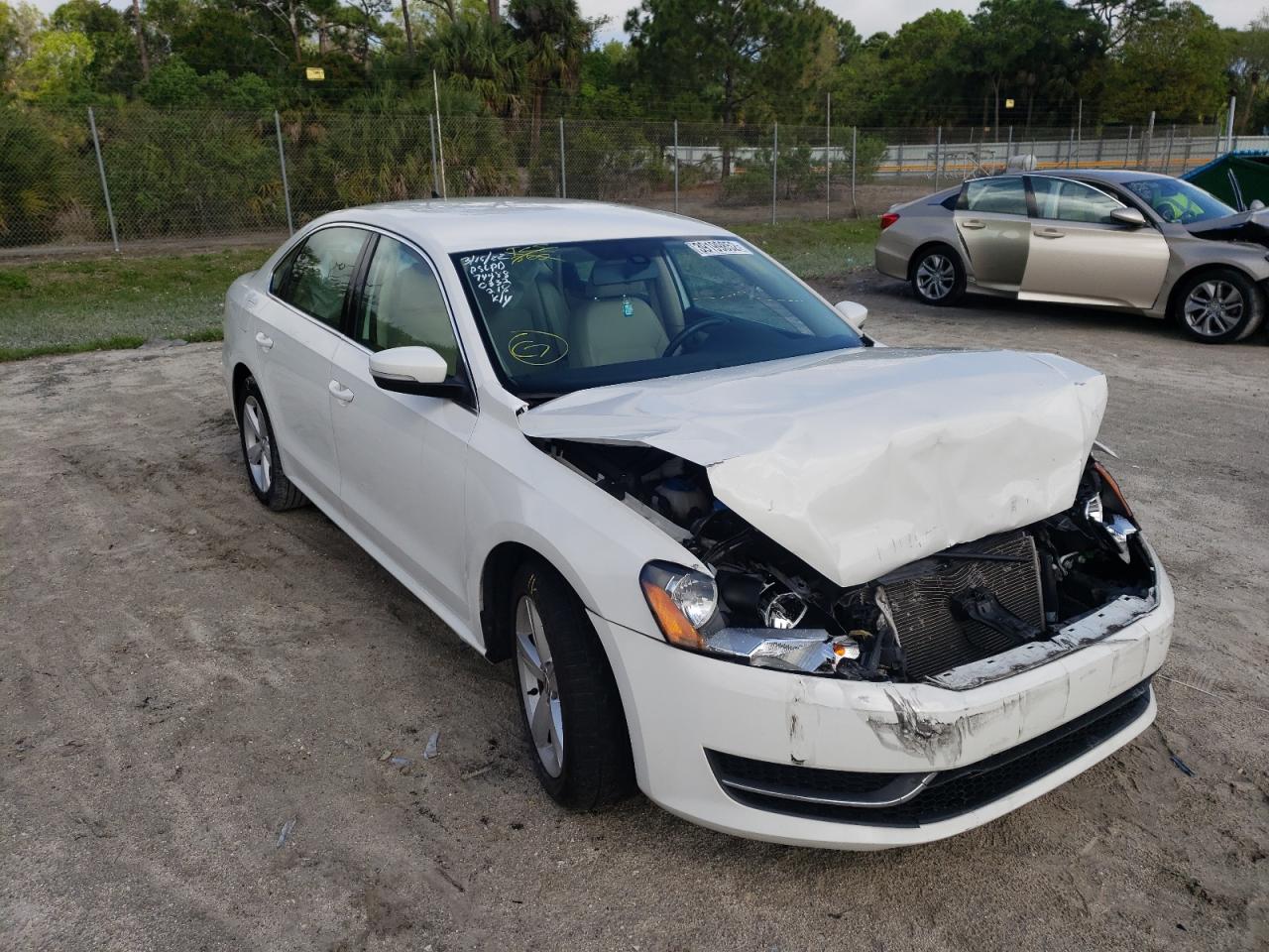 VOLKSWAGEN PASSAT SE 2015 with VIN 1VWBT7A32FC070332 - Photo from auction