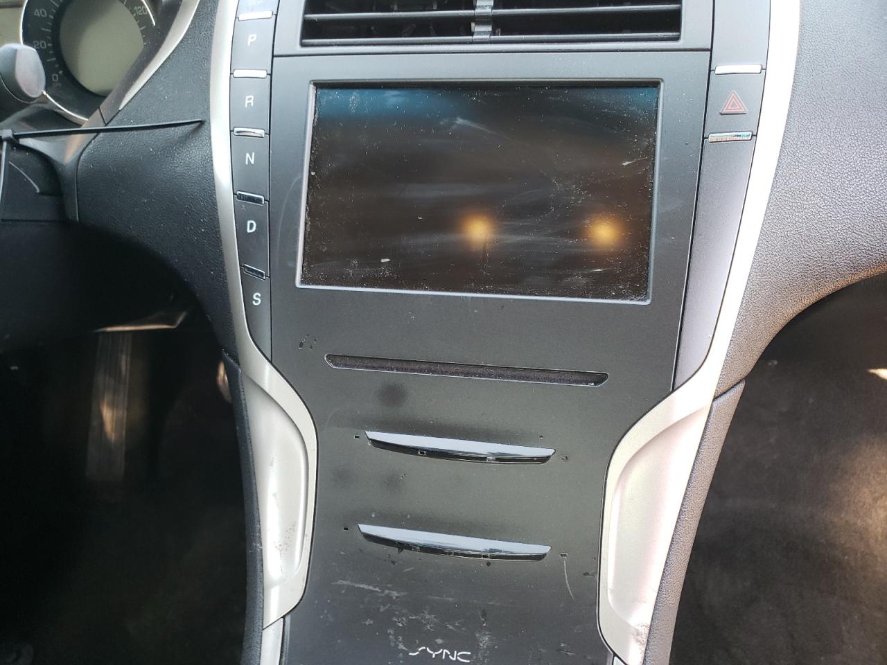 Photo 9 from auction – 2016 LINCOLN MKZ with VIN 3LN6L2JK4GR602533