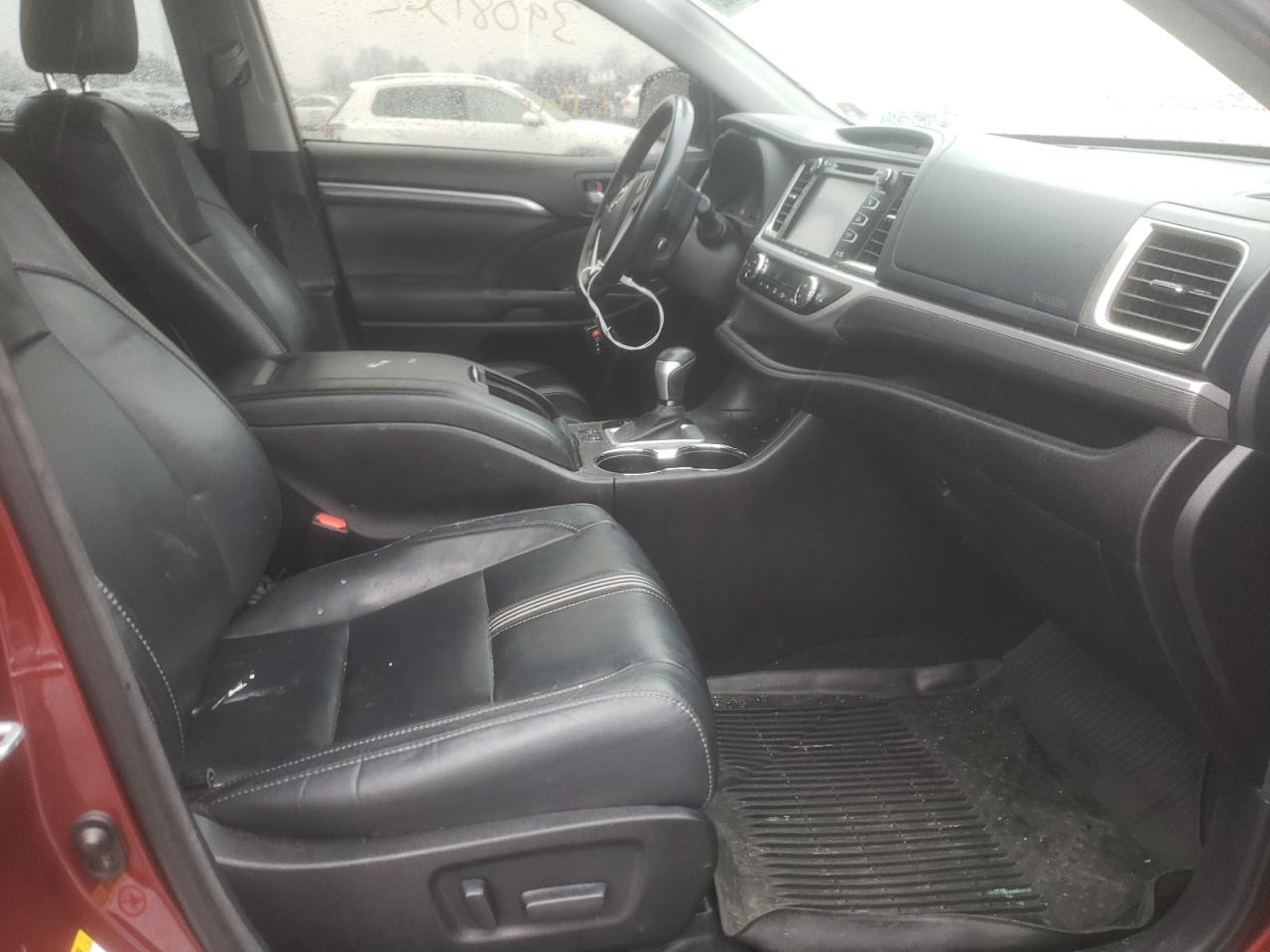 Photo 5 from auction – 2017 TOYOTA HIGHLANDER with VIN 5TDJZRFH0HS363287