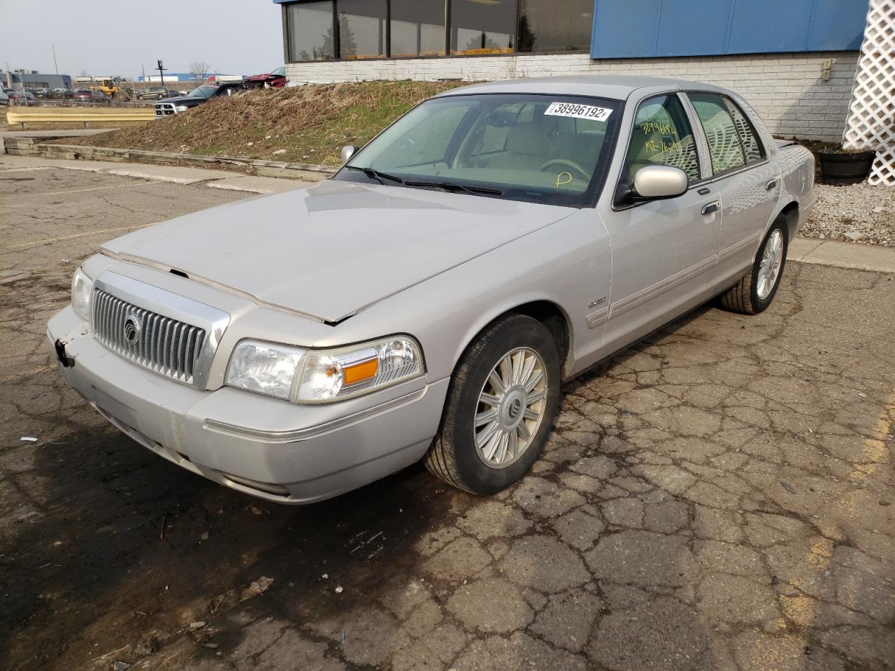 Photo 2 from auction – 2009 MERCURY GRAND MARQ with VIN 2MEHM75VX9X616581