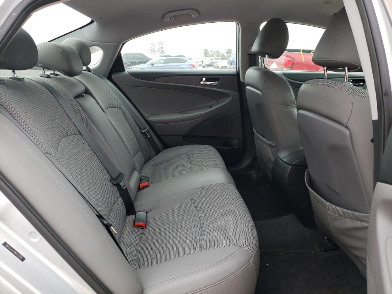 Photo 6 from auction – 2011 HYUNDAI SONATA SE with VIN 5NPEC4AB7BH272006