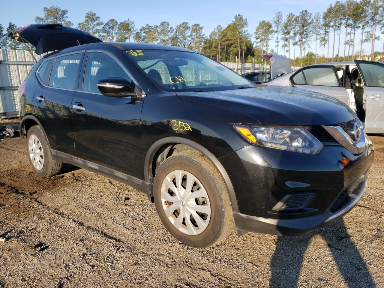 NISSAN ROGUE S 2015 with VIN 5N1AT2MT9FC927240 - Photo from auction