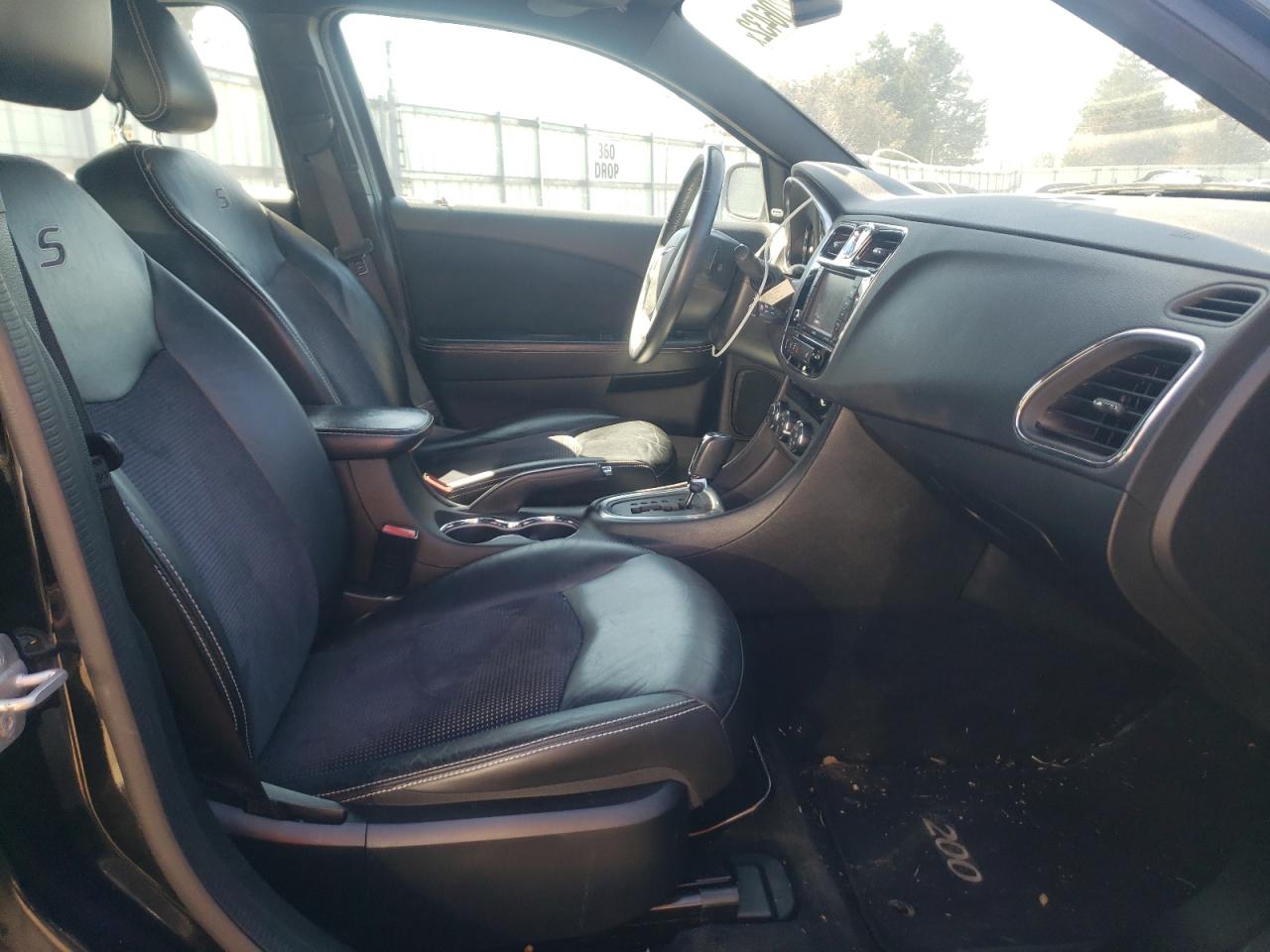 Photo 5 from auction – 2013 CHRYSLER 200 LIMITE with VIN 1C3CCBCG9DN690014