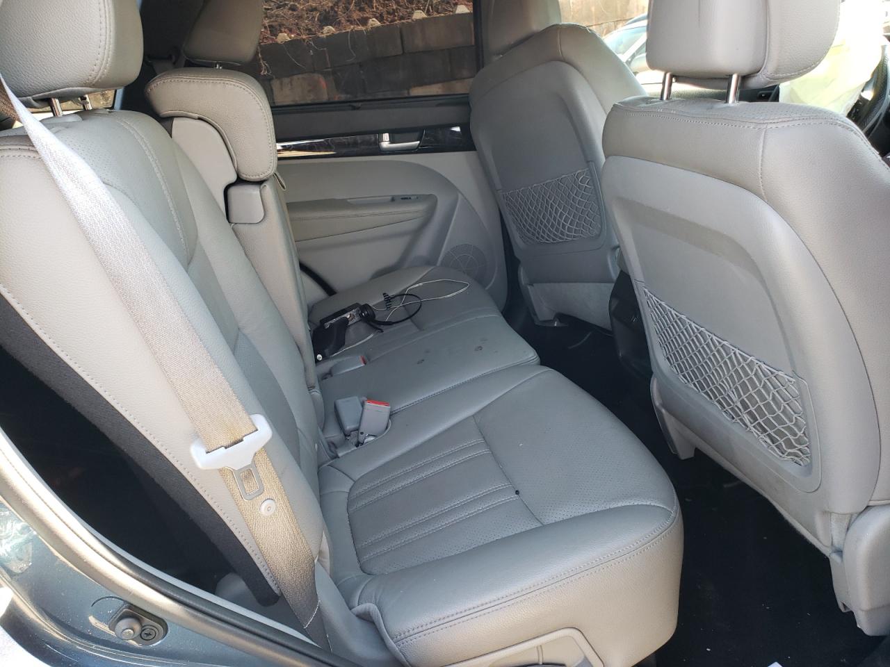 Photo 6 from auction – 2014 KIA SORENTO LX with VIN 5XYKT4A69EG449253
