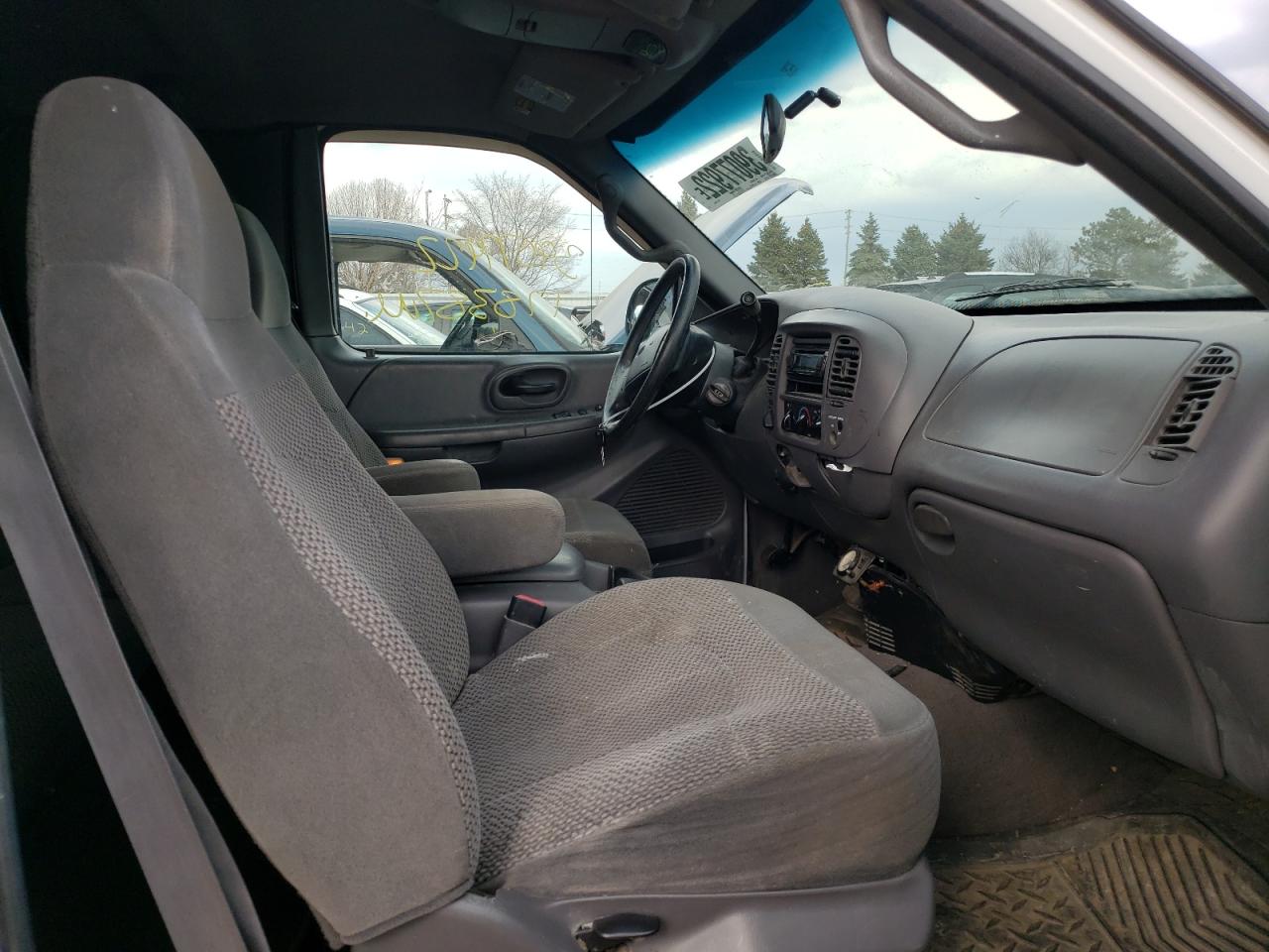 Photo 5 from auction – 2000 FORD F150 with VIN 1FTRX18LXYNB48243
