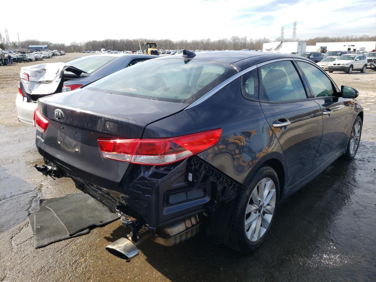 Photo 4 from auction – 2017 KIA OPTIMA LX with VIN 5XXGT4L35HG162428
