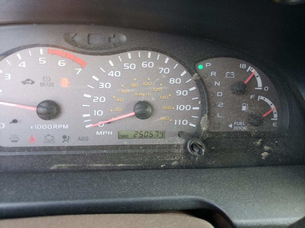 Photo 8 from auction – 2002 TOYOTA SEQUOIA SR with VIN 5TDZT34A52S086103