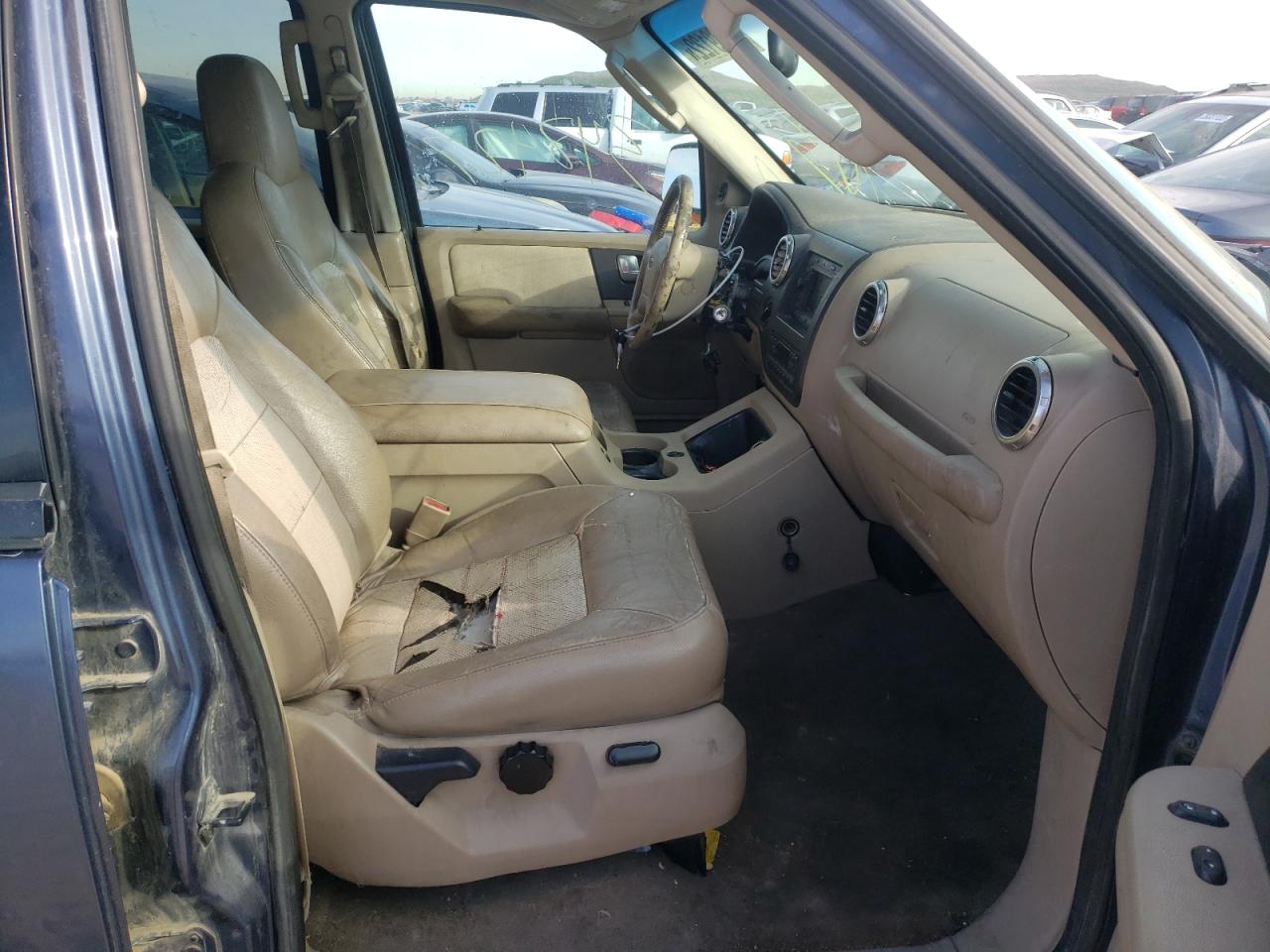 Photo 5 from auction – 2003 FORD EXPEDITION with VIN 1FMFU18LX3LC56874