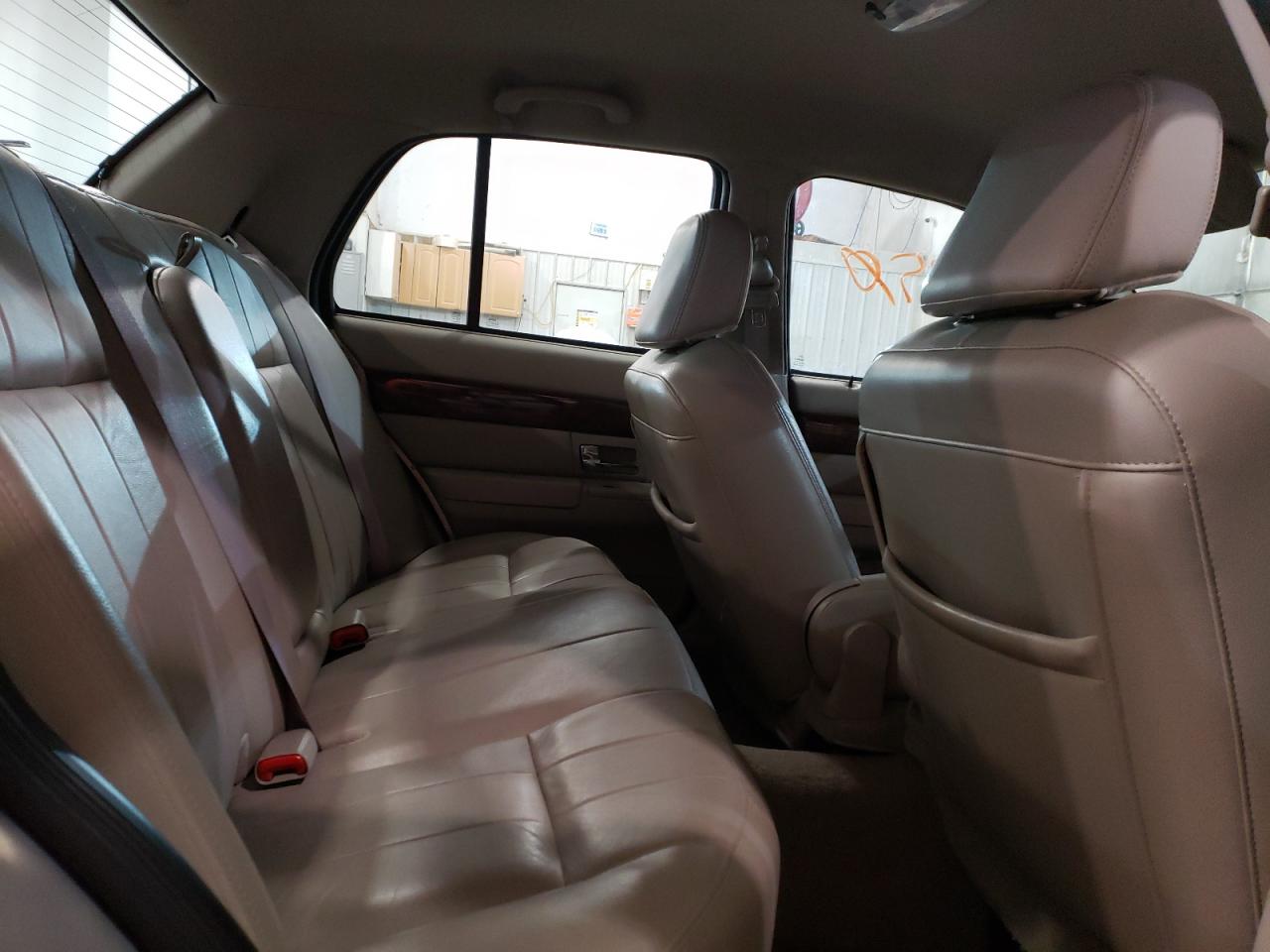 Photo 6 from auction – 2010 MERCURY GRAND MARQ with VIN 2MEBM7FV5AX624709