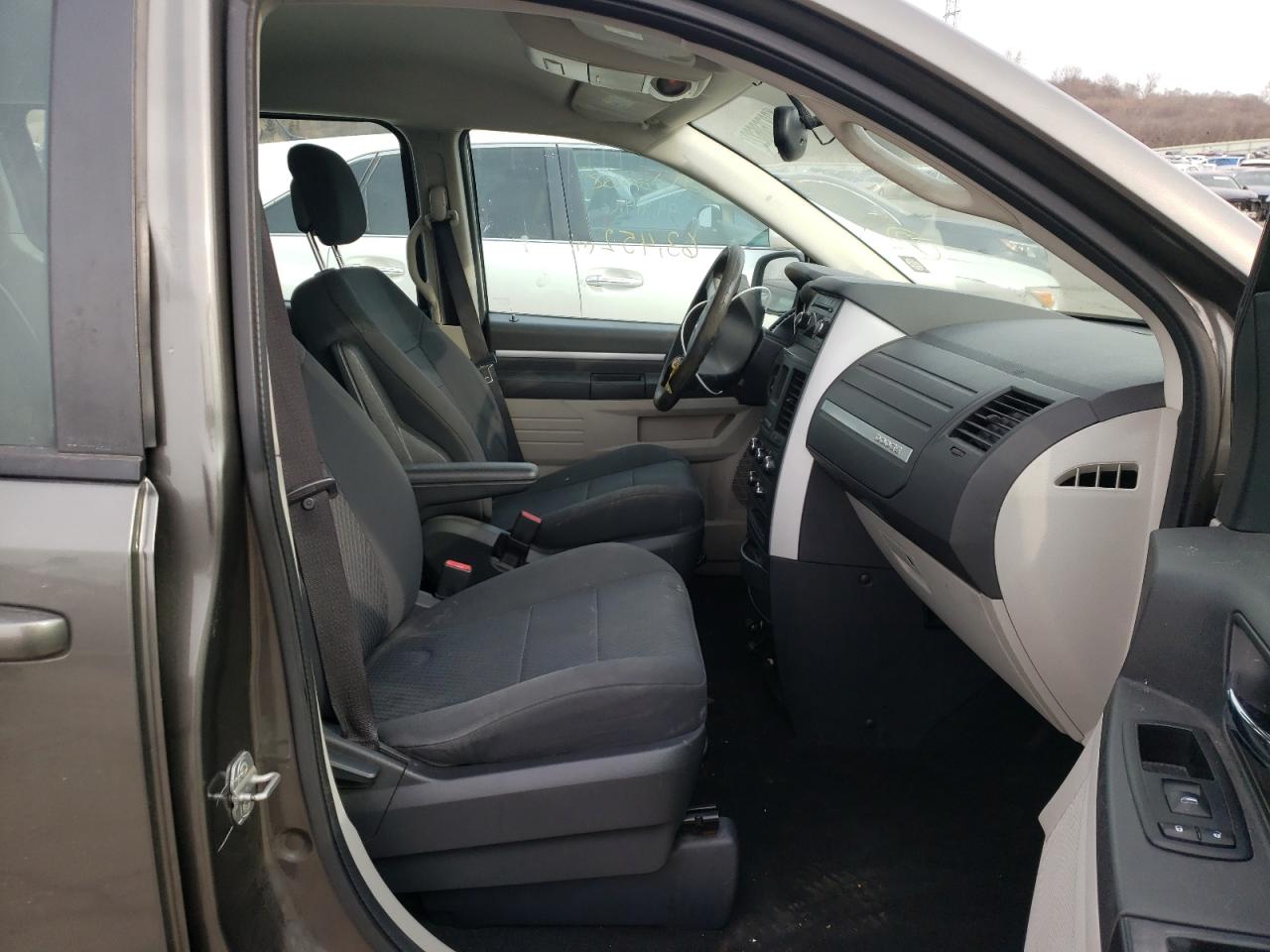Photo 5 from auction – 2010 DODGE GRAND CARA with VIN 2D4RN4DE2AR385495